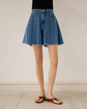 Lower body correction Kyurot denim shorts