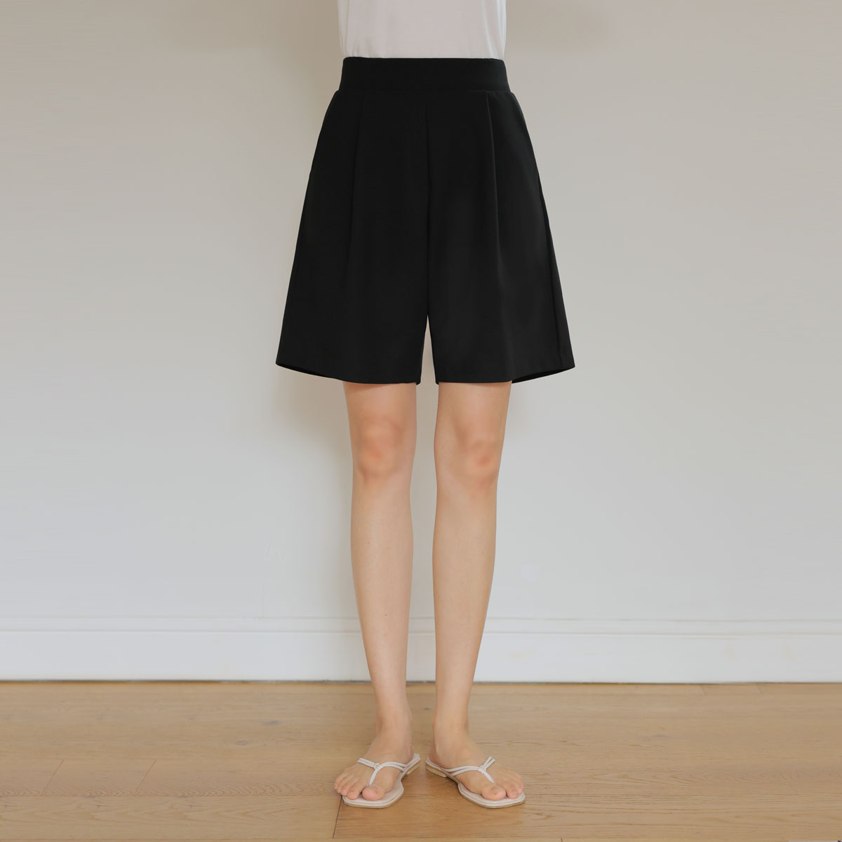 Simple tension up summer shorts