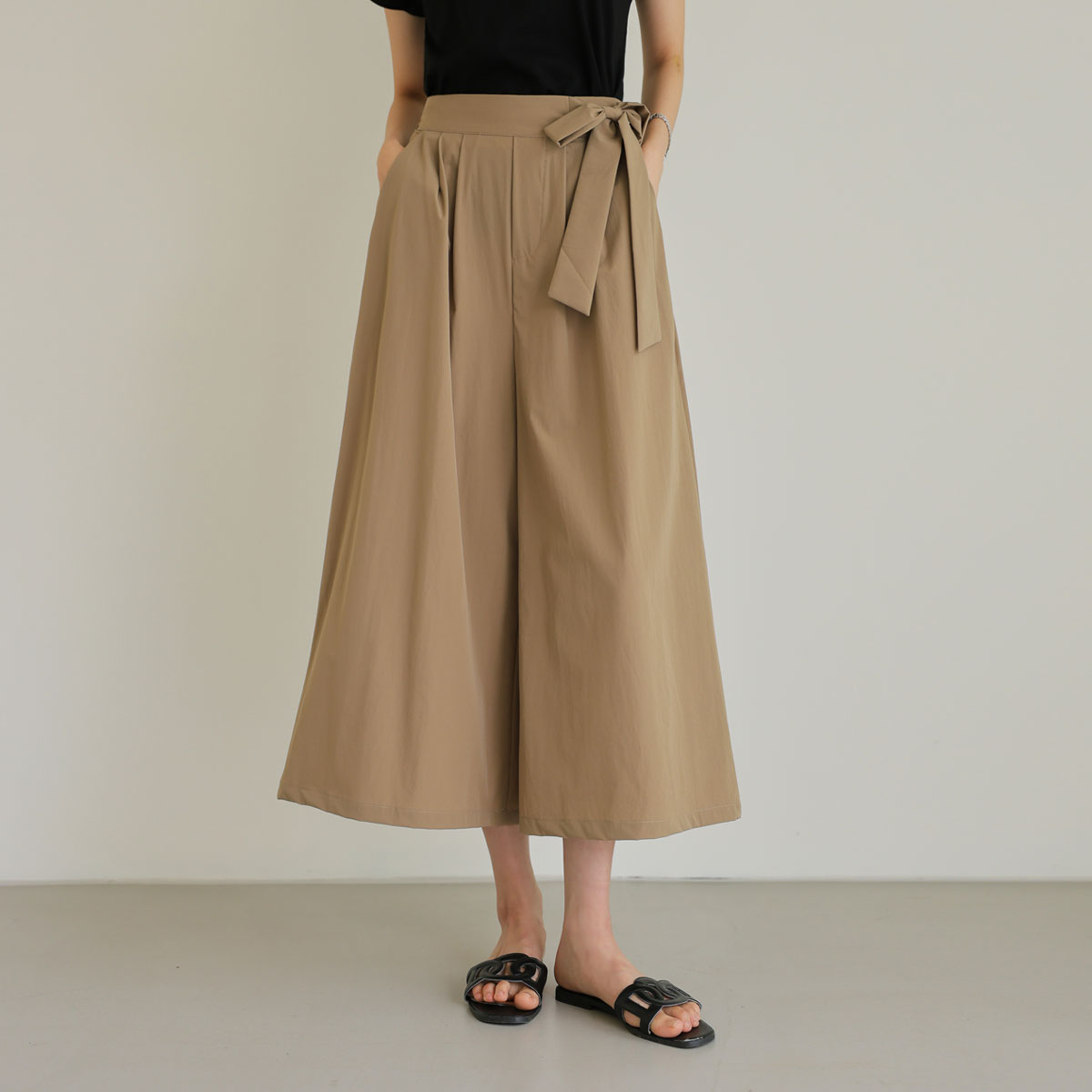 Ribbon Point Pin Tuck Wide Pants