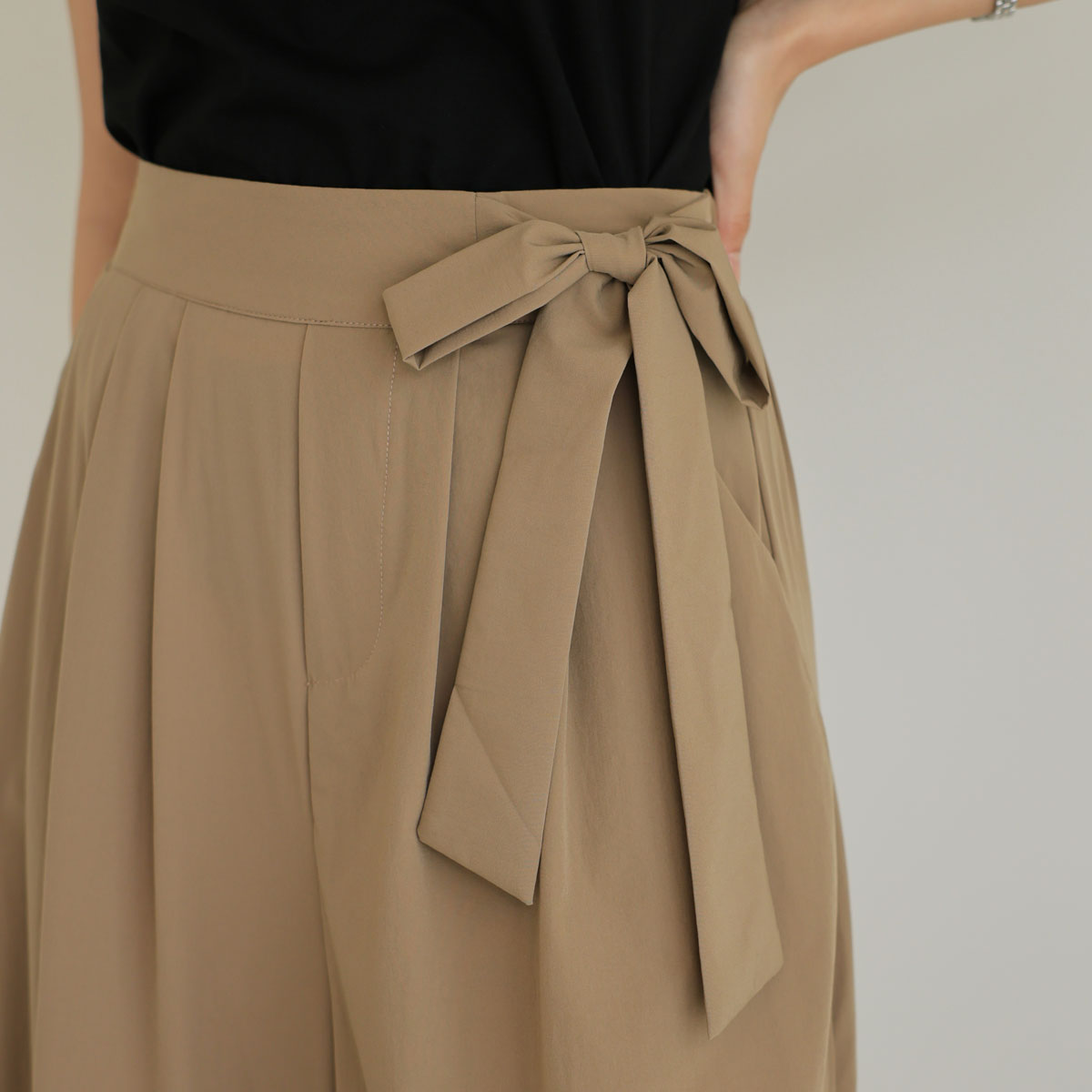 <b>[Limited Quantity SALE]</b> Ribbon Point Pintuck Wide Pants