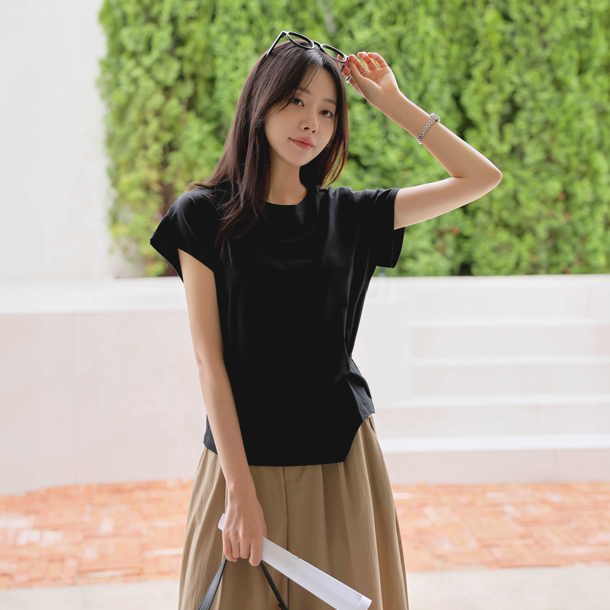 Modern twisted short sleeve tee