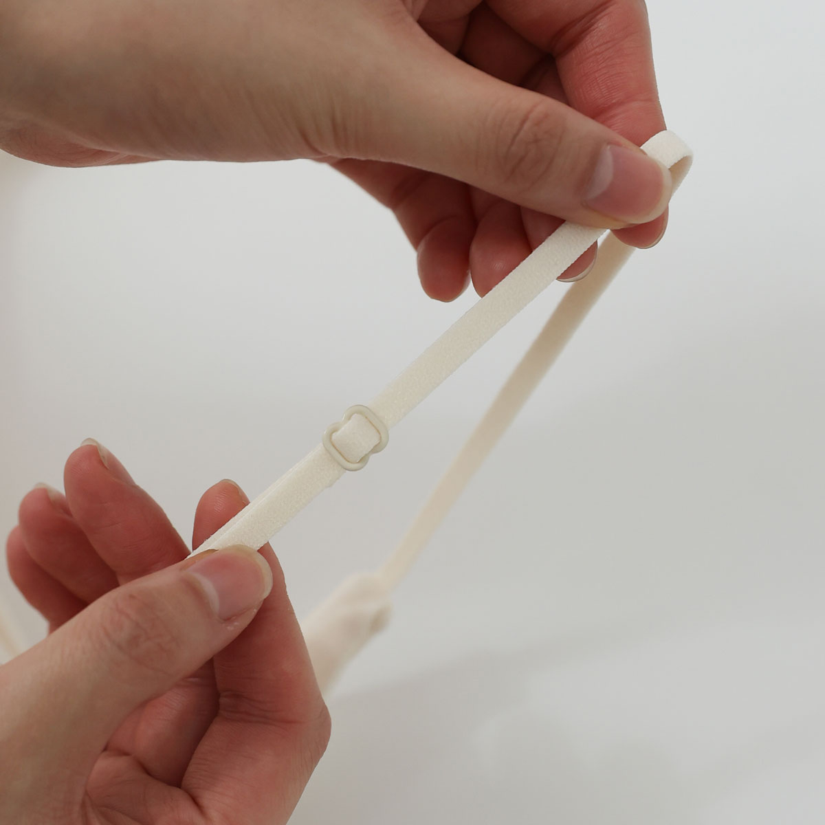 Ice inner with adjustable strap cap