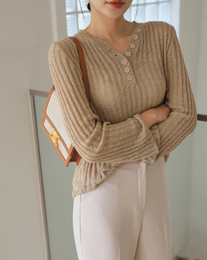 Soft button see-through look V-neck knit