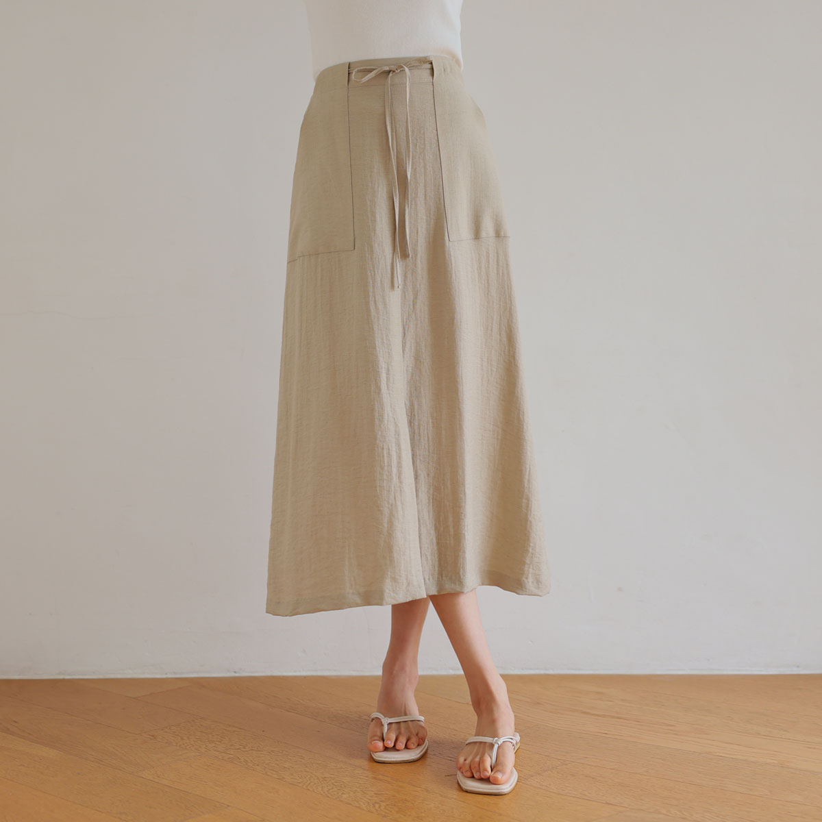 Light Cool Two-Pocket A-Line Skirt