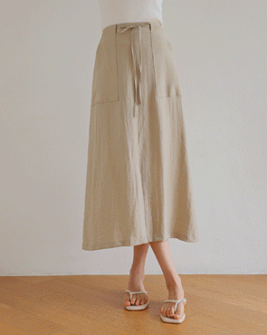 Light Cool Two-Pocket A-Line Skirt