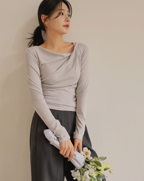 Draped shirring line t-shirt