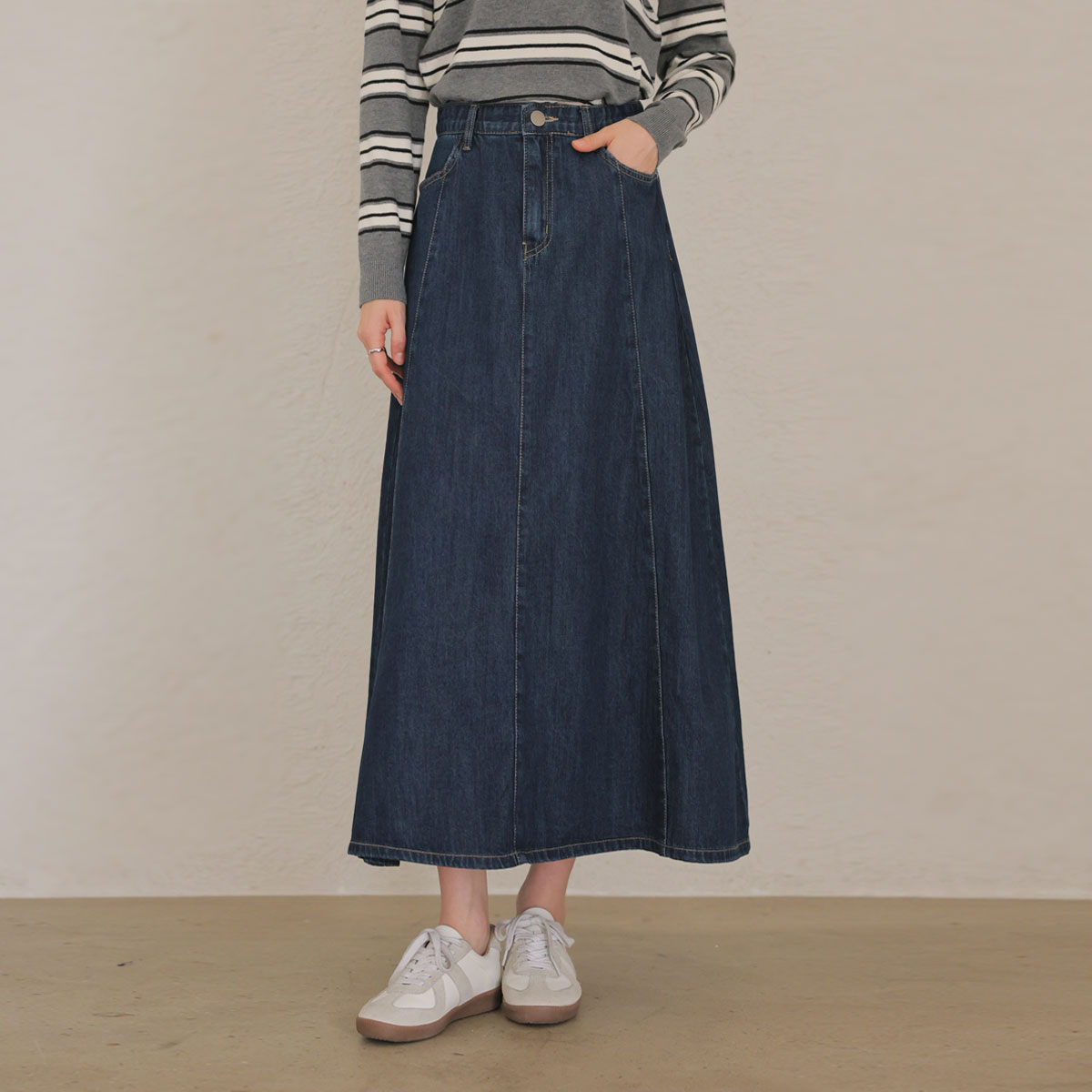 A slit flare denim skirt