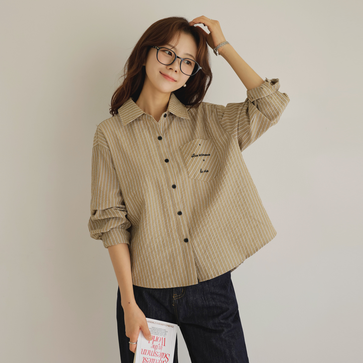 Font embroidery single-breasted shirt