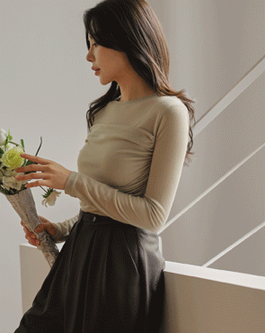 Shirring slim line long sleeve T-shirt