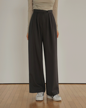Monique pleated slacks