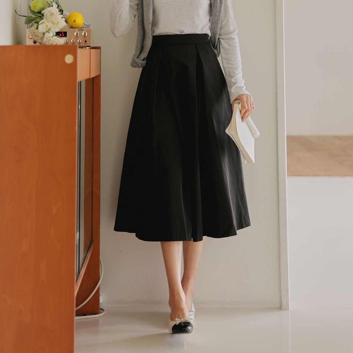 <b>[Made]</b> Slim, rustling pin-tuck flare skirt