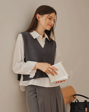 Font Embroidery Knit Vest