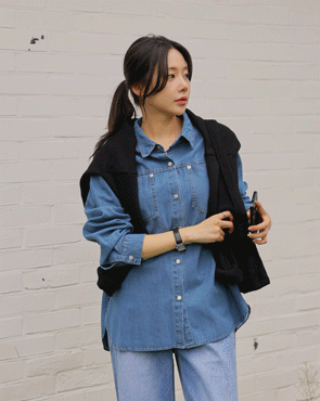 Snap button blue jeans
