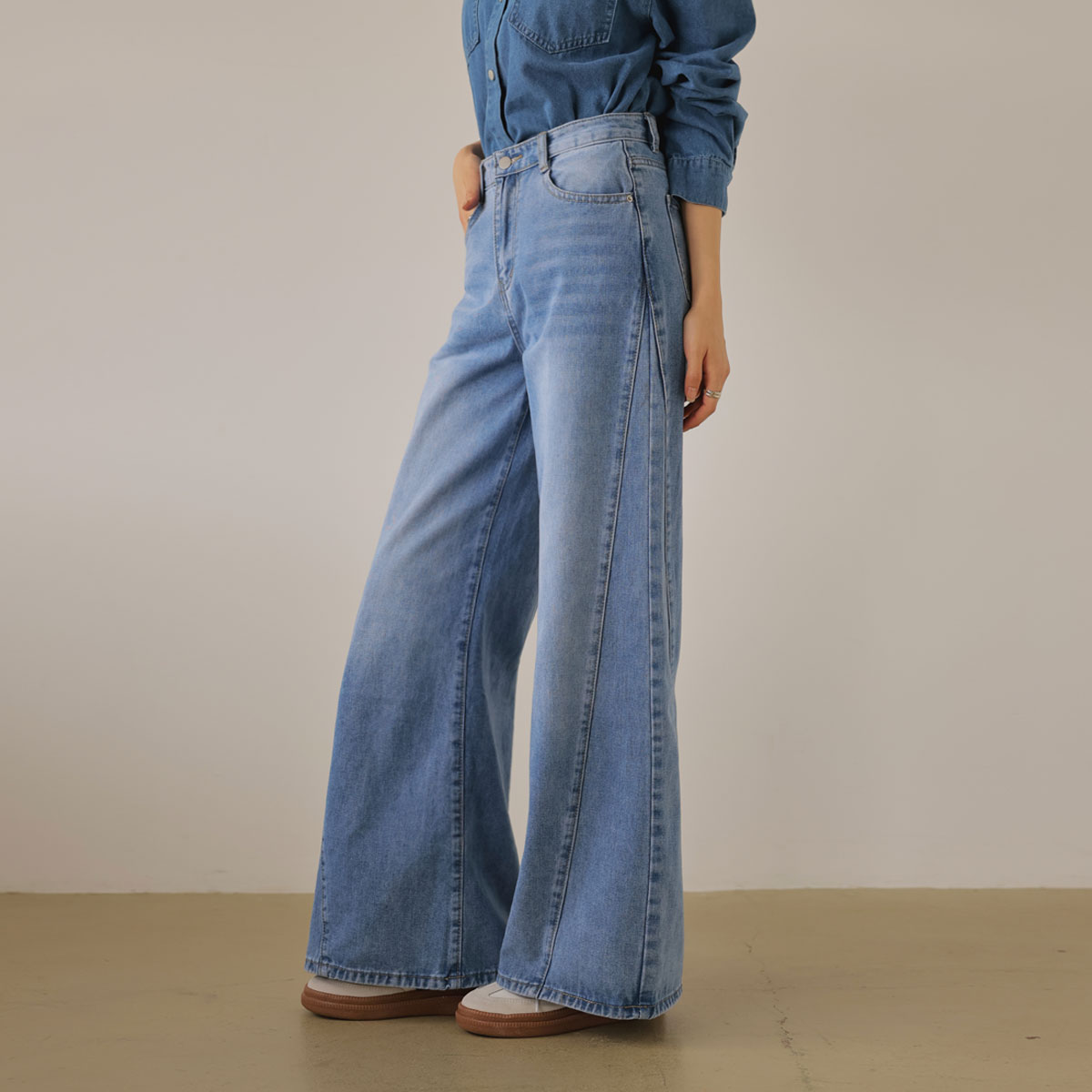 Cut-line wide flare denim pants