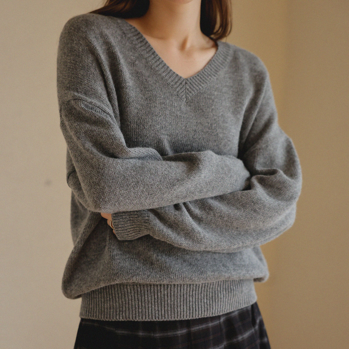 Alpaca fluffy loose fit V-neck knit