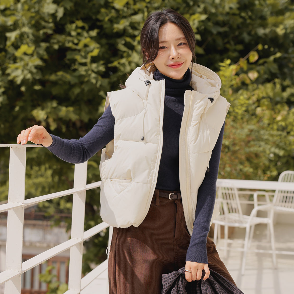Padded vest with hood string