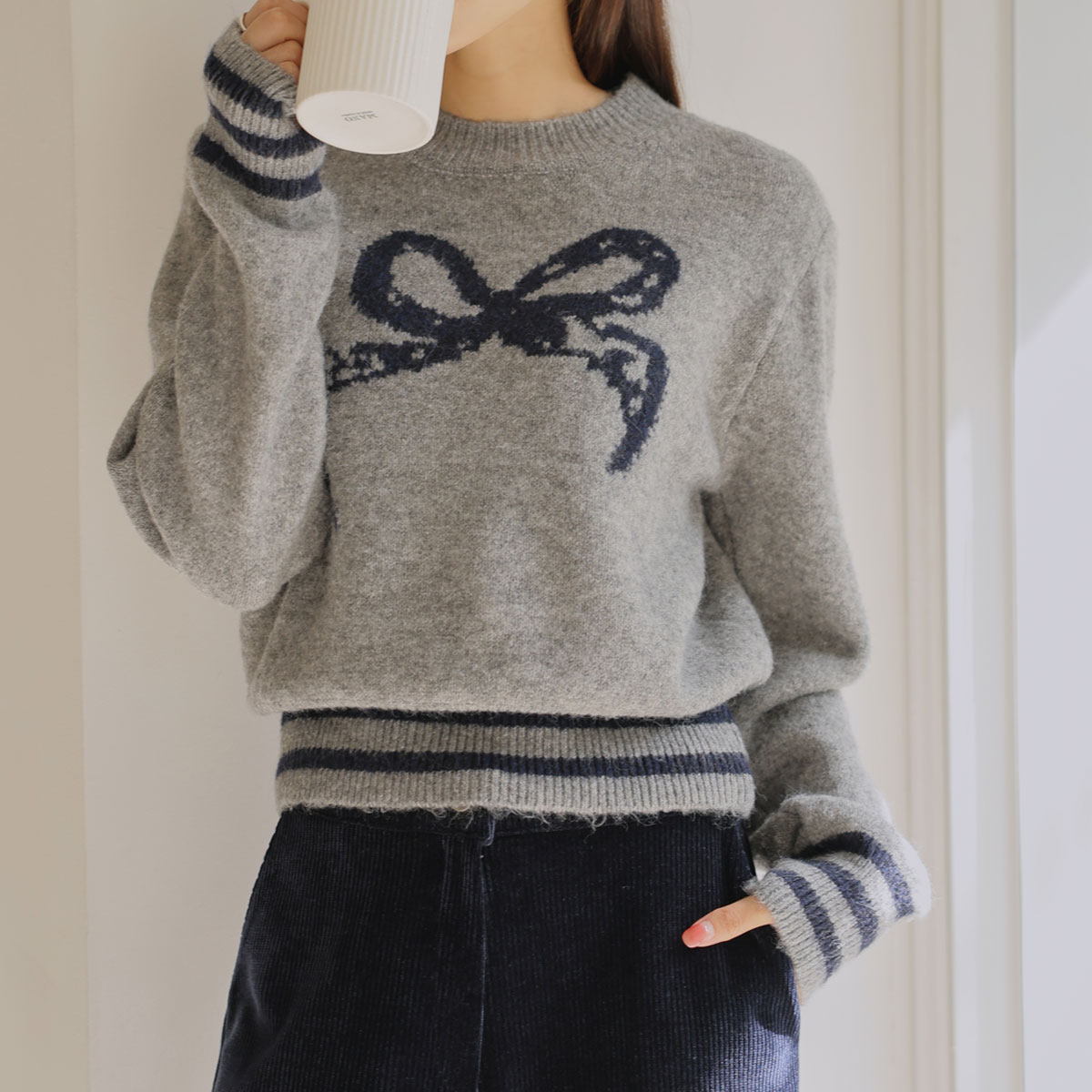 Single-color ribbon knit