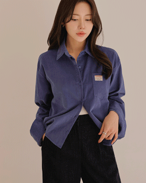 Patch crop golden shirt