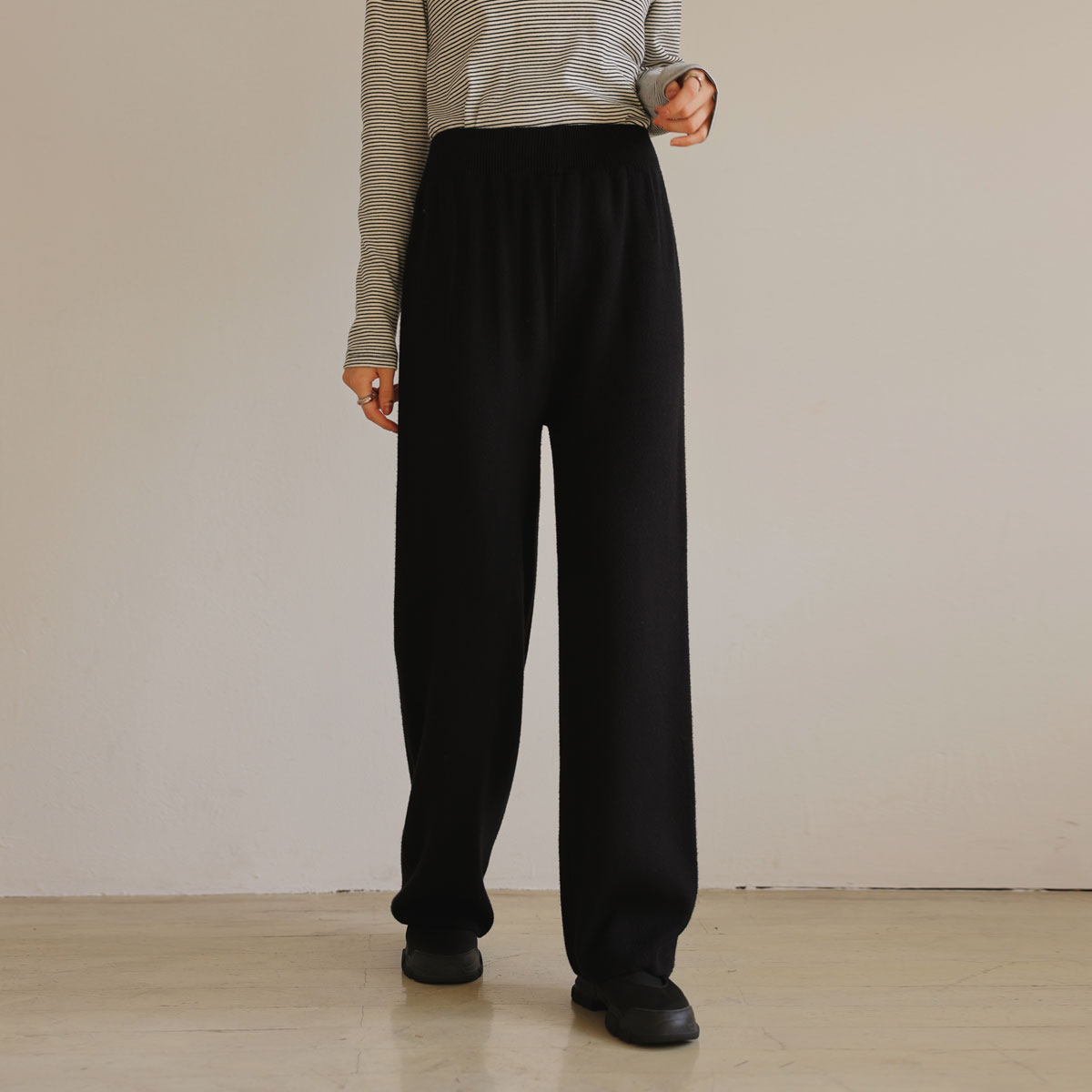 One-Mile Zip-Up Knit Top and Bottom Set (50% Viscose)