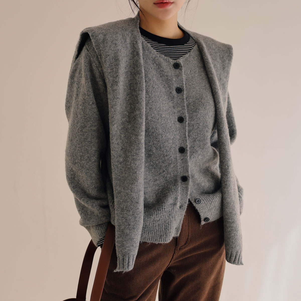 Shawl set-up button knit