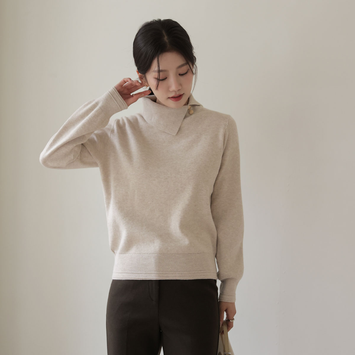 Double gold button pola knit