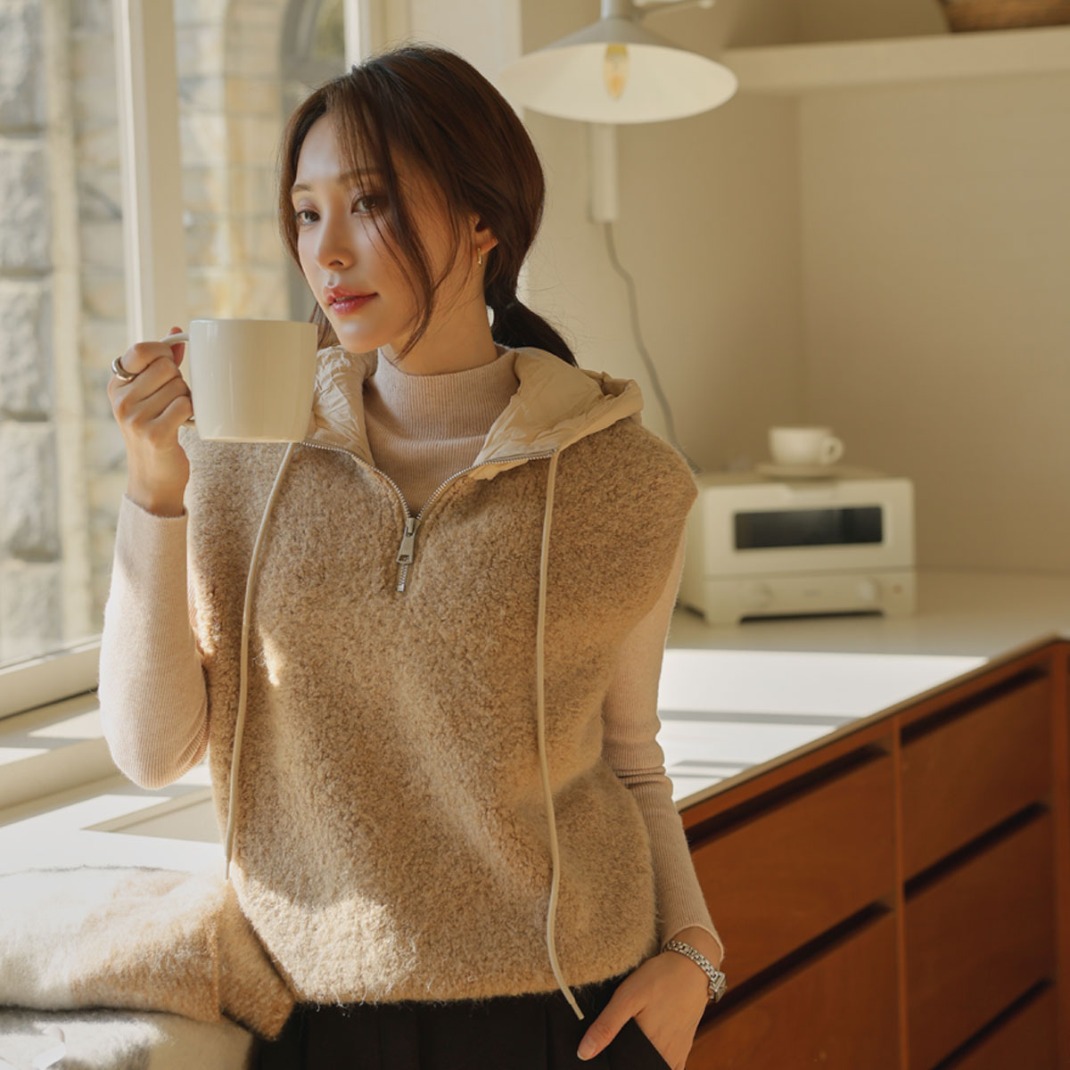 Buckle hooded zip-up vest