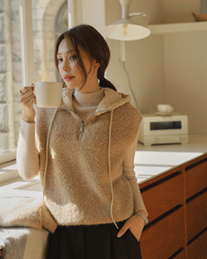 Buckle hooded zip-up vest