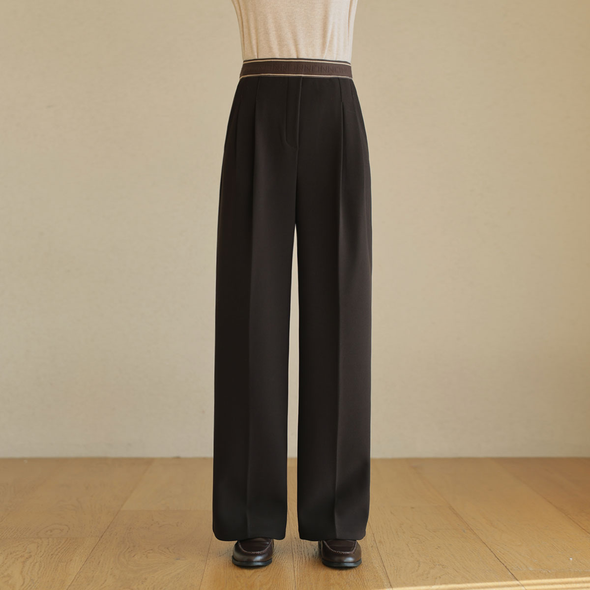 Lettering Shine Banding Pin Tuck Fleece Wide Slacks