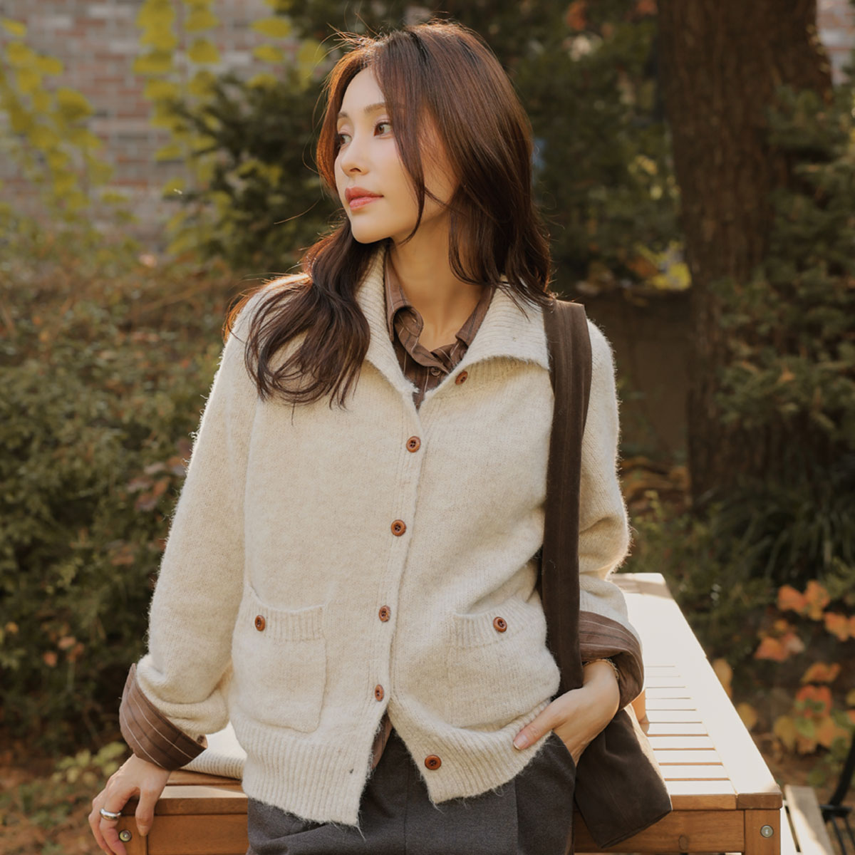 Hairy high-neck button cardigan knit