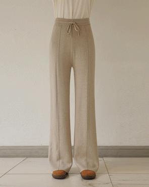 Soft pin tuck raised knit pants