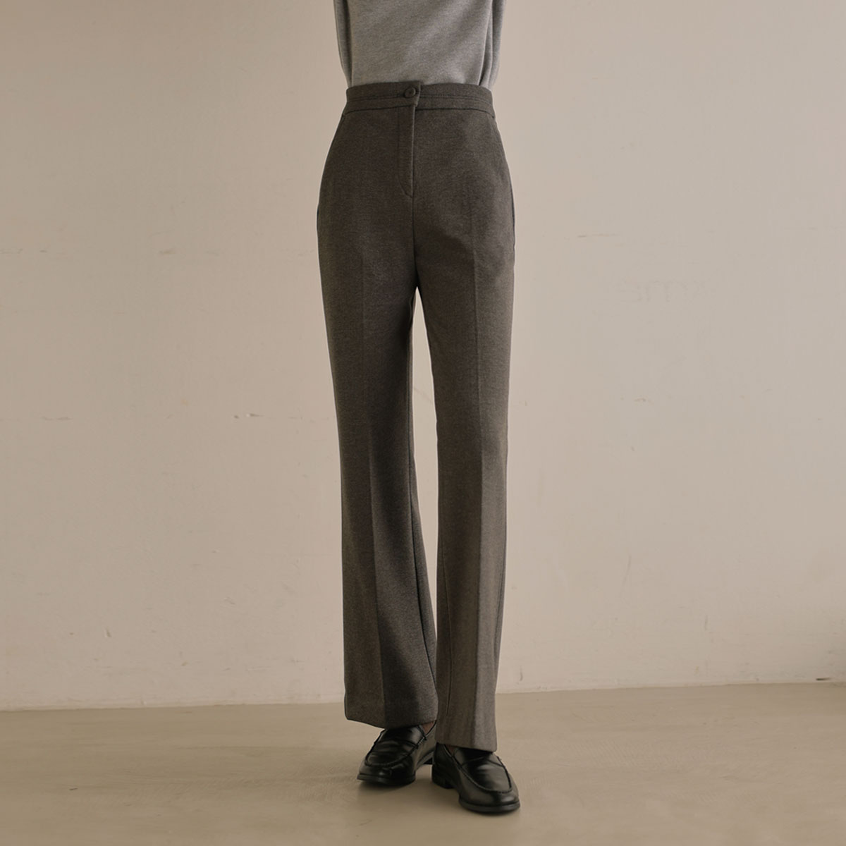 Line Wool-like fleece bootcut slacks