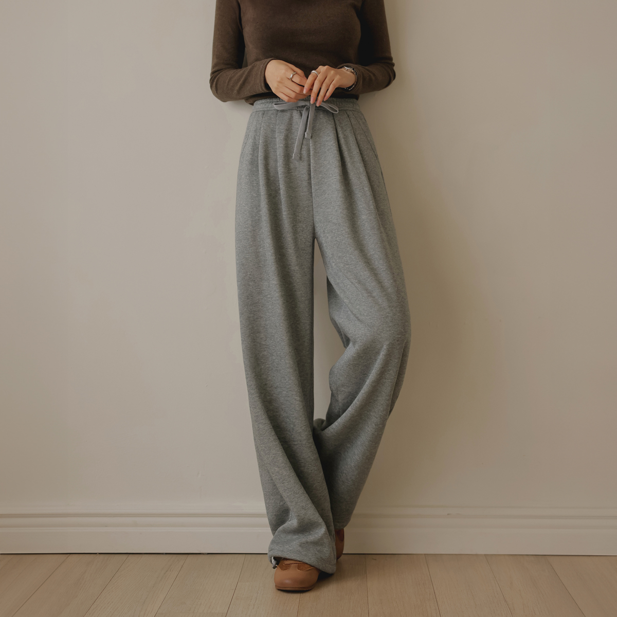 2TYPE Soft Pin Tuck Boa Fleece Banding Pants