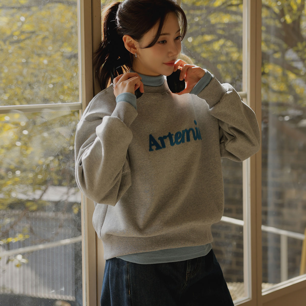 Miss Buckle Font Fleece Man-to-Man