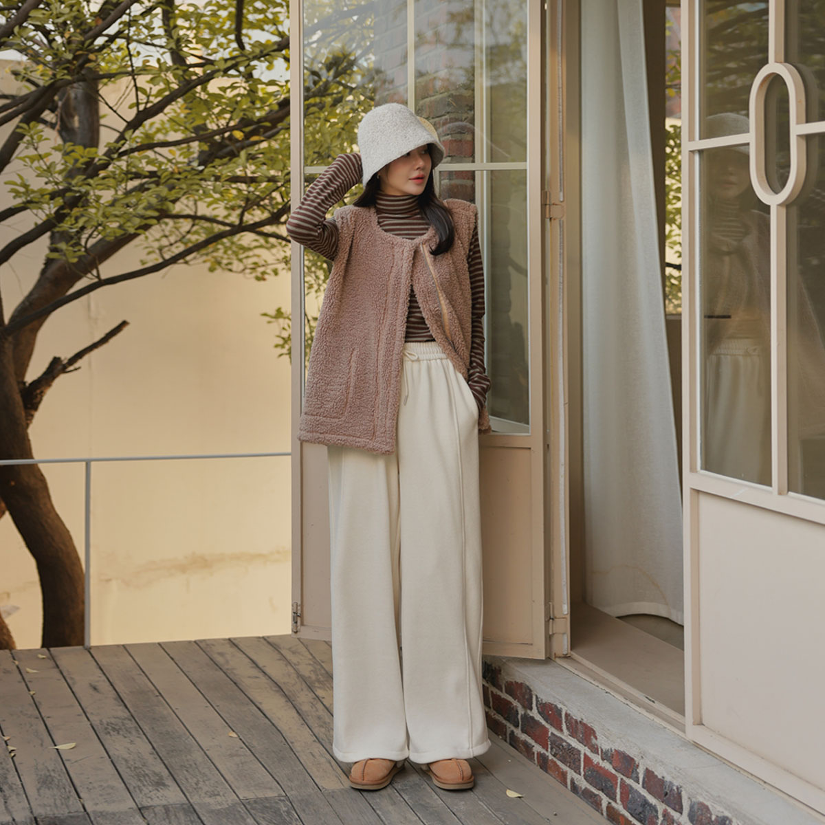 <b>[Limited Quantity SALE]</b> Diagonal Cut Banding Raised Fleece Pants