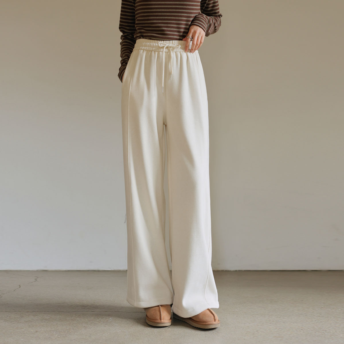 <b>[Limited Quantity SALE]</b> Diagonal Cut Banding Raised Fleece Pants