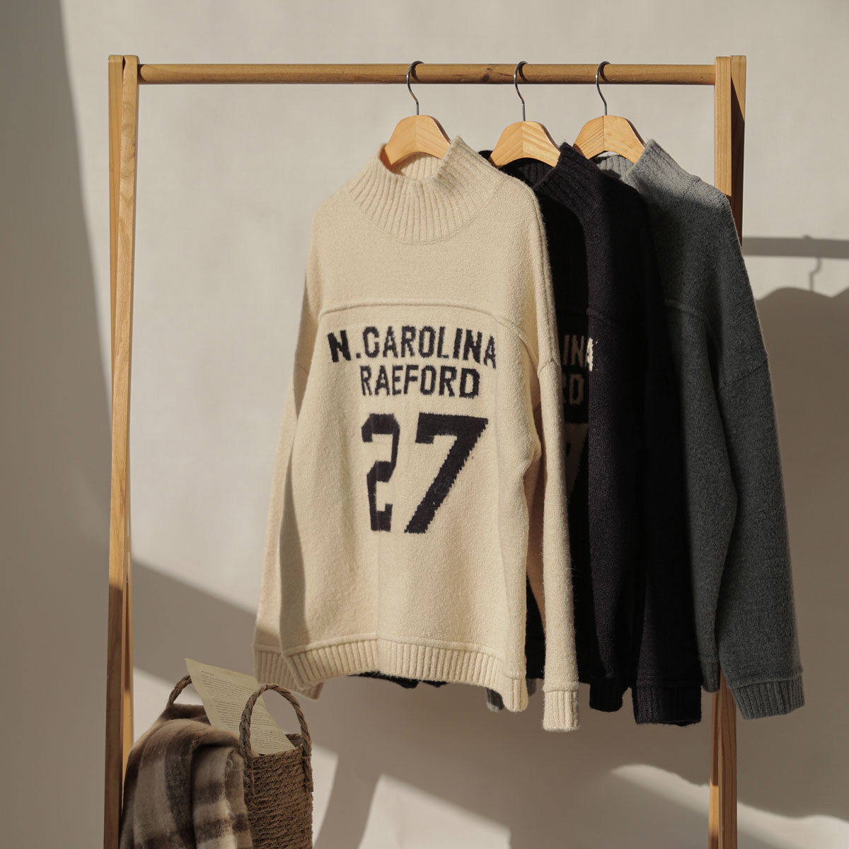 27 Alphabet loose fit Pola knit