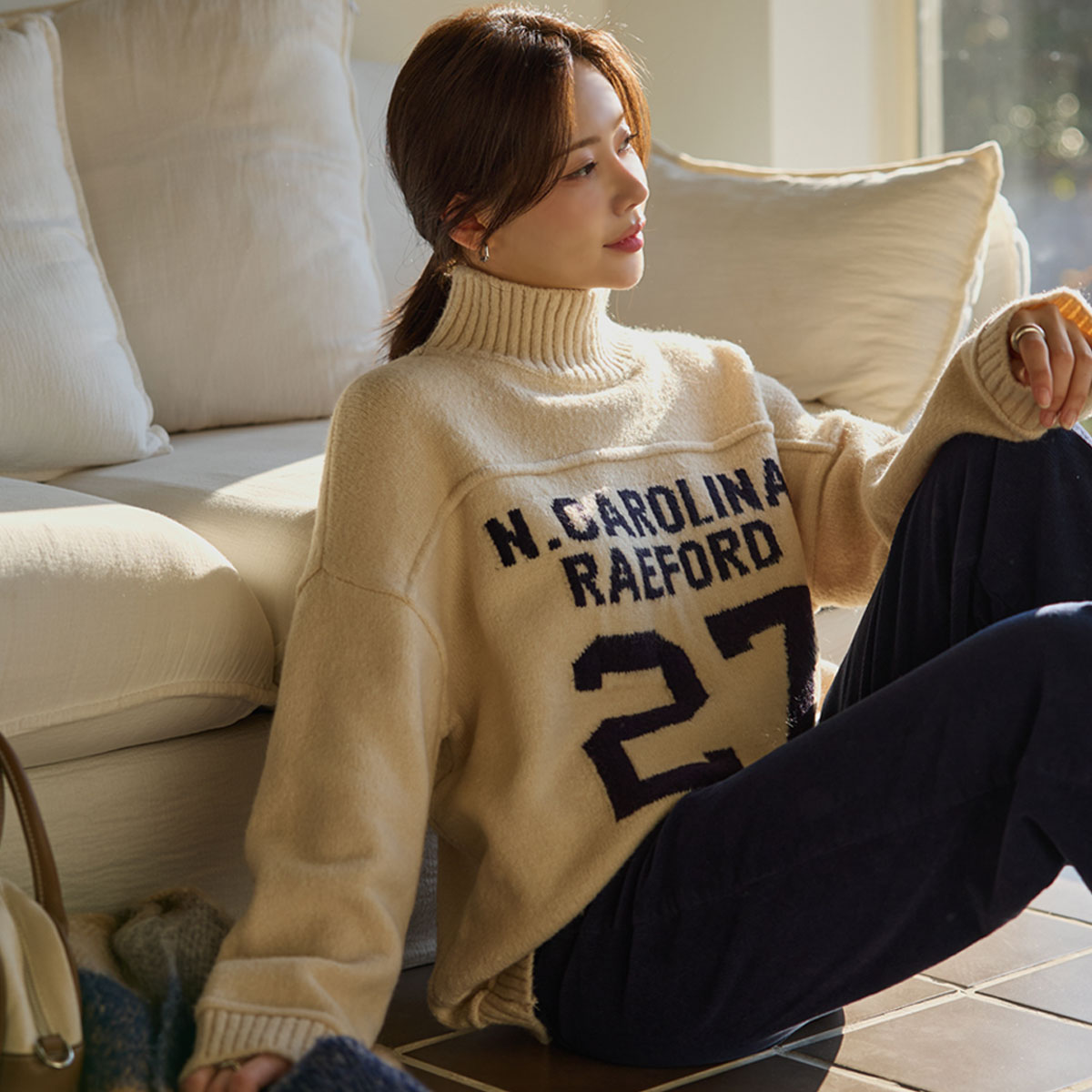 27 Alphabet loose fit Pola knit