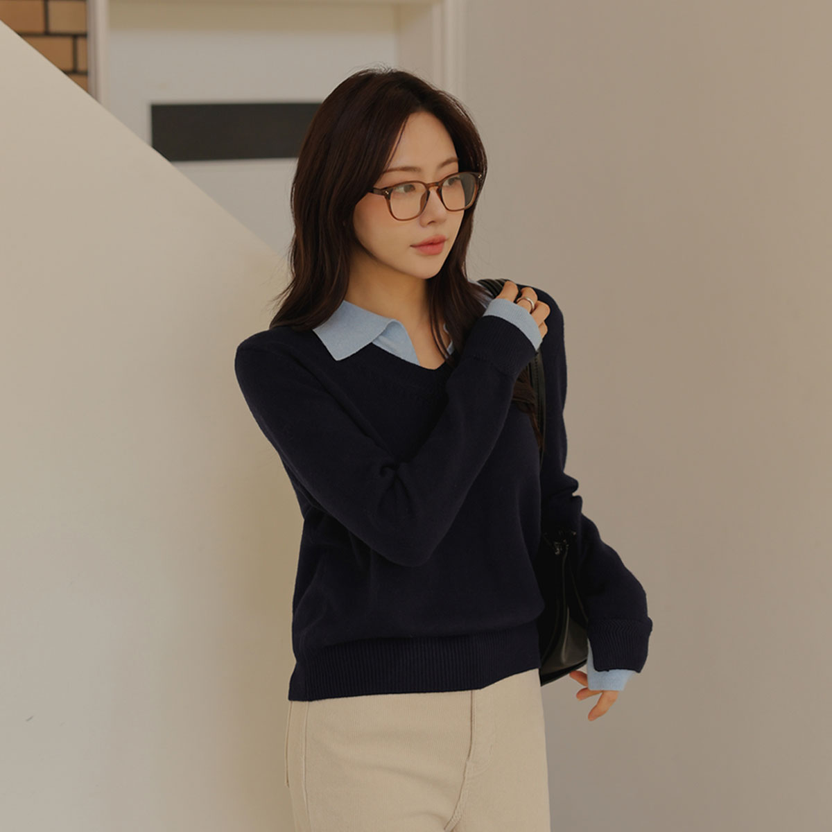 V-layer collar knit