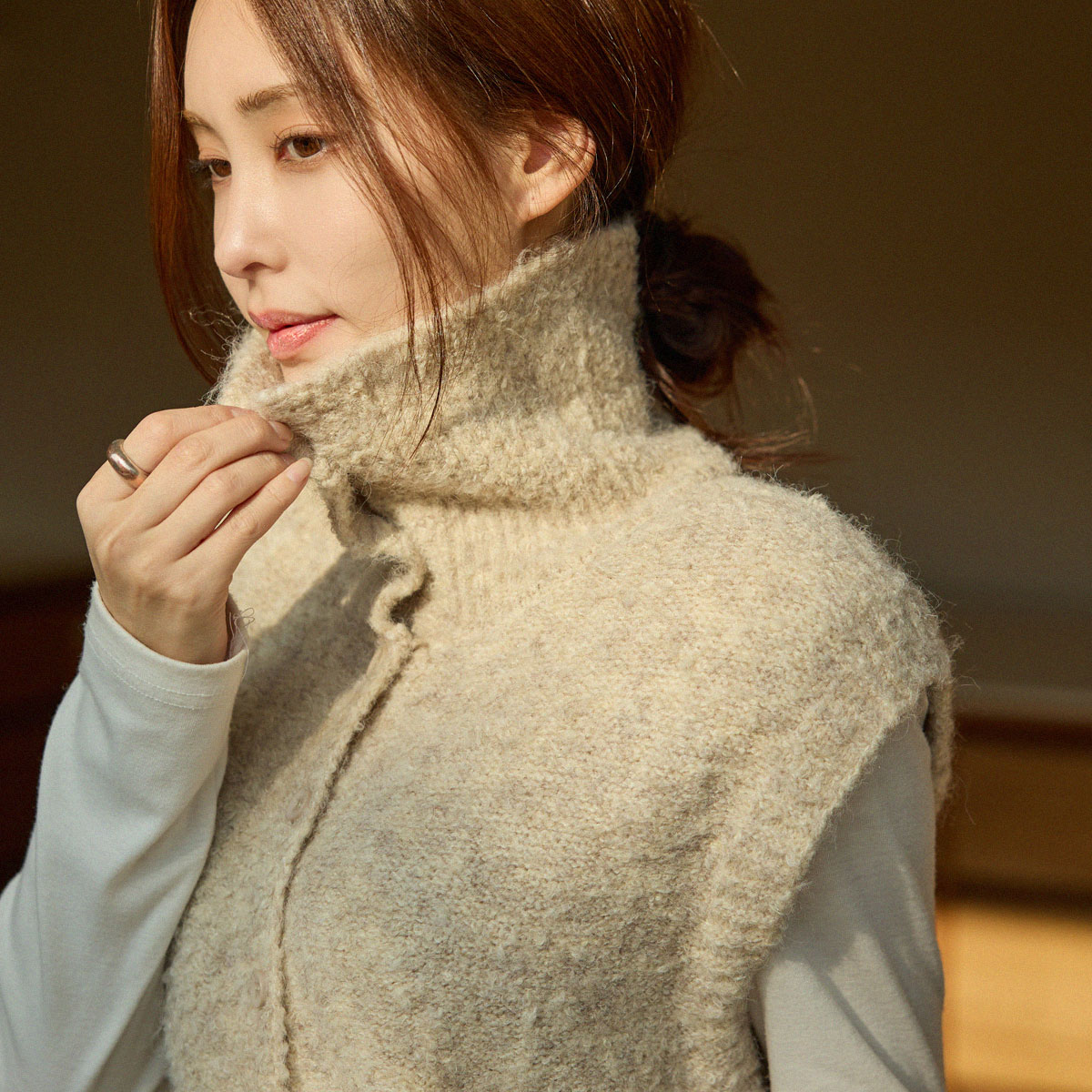 Collar button buckle vest