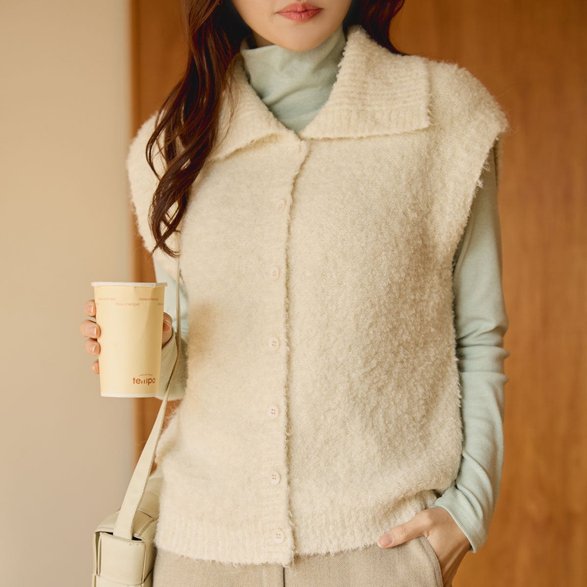 Collar button buckle vest