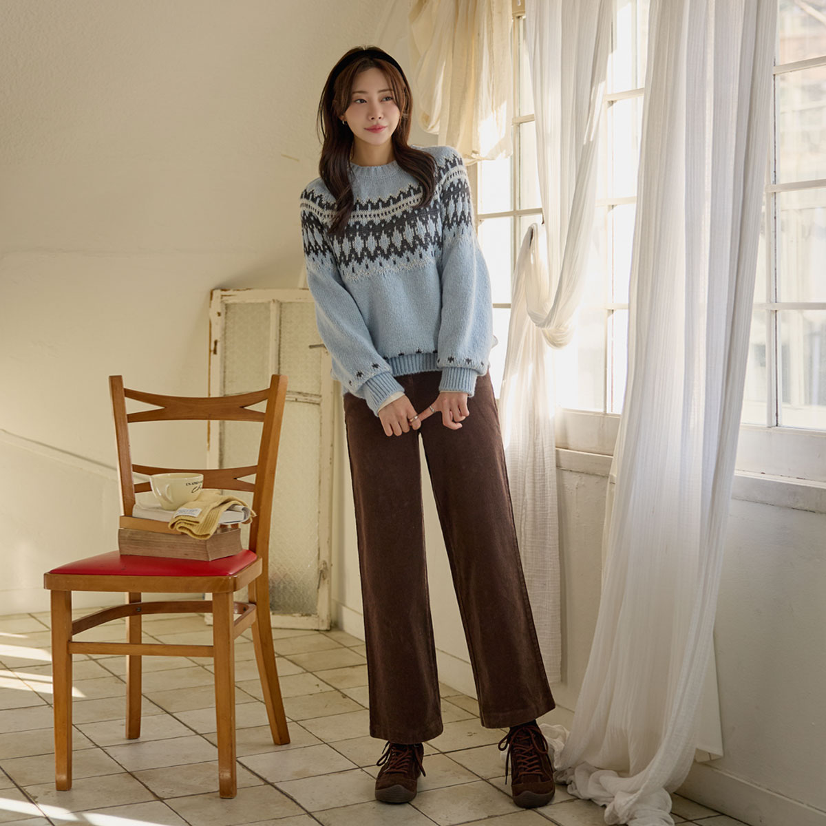 Wide corduroy pants with back pocket band