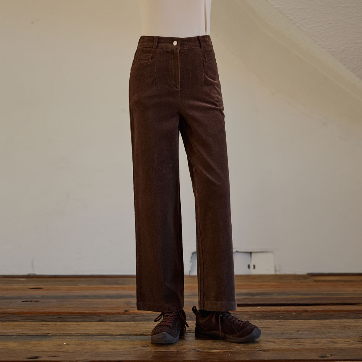 Wide corduroy pants with back pocket band