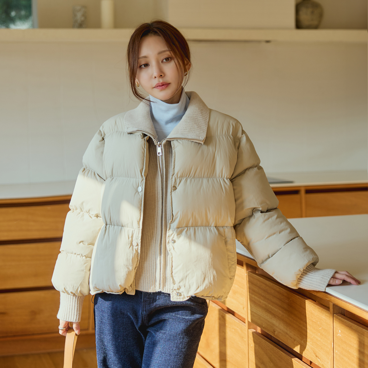 Knit collar layered padding