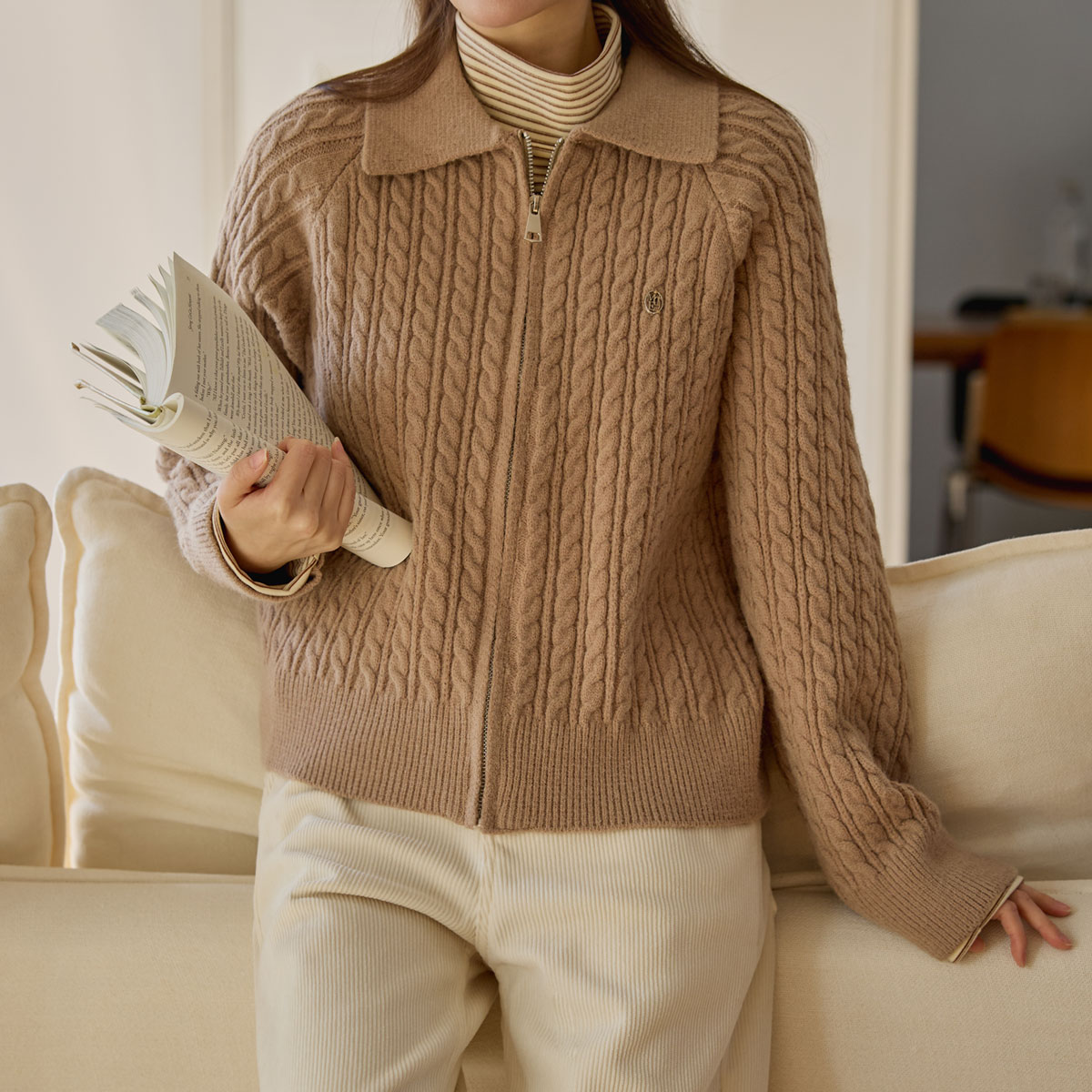 pendant Kara twisted zip-up knit