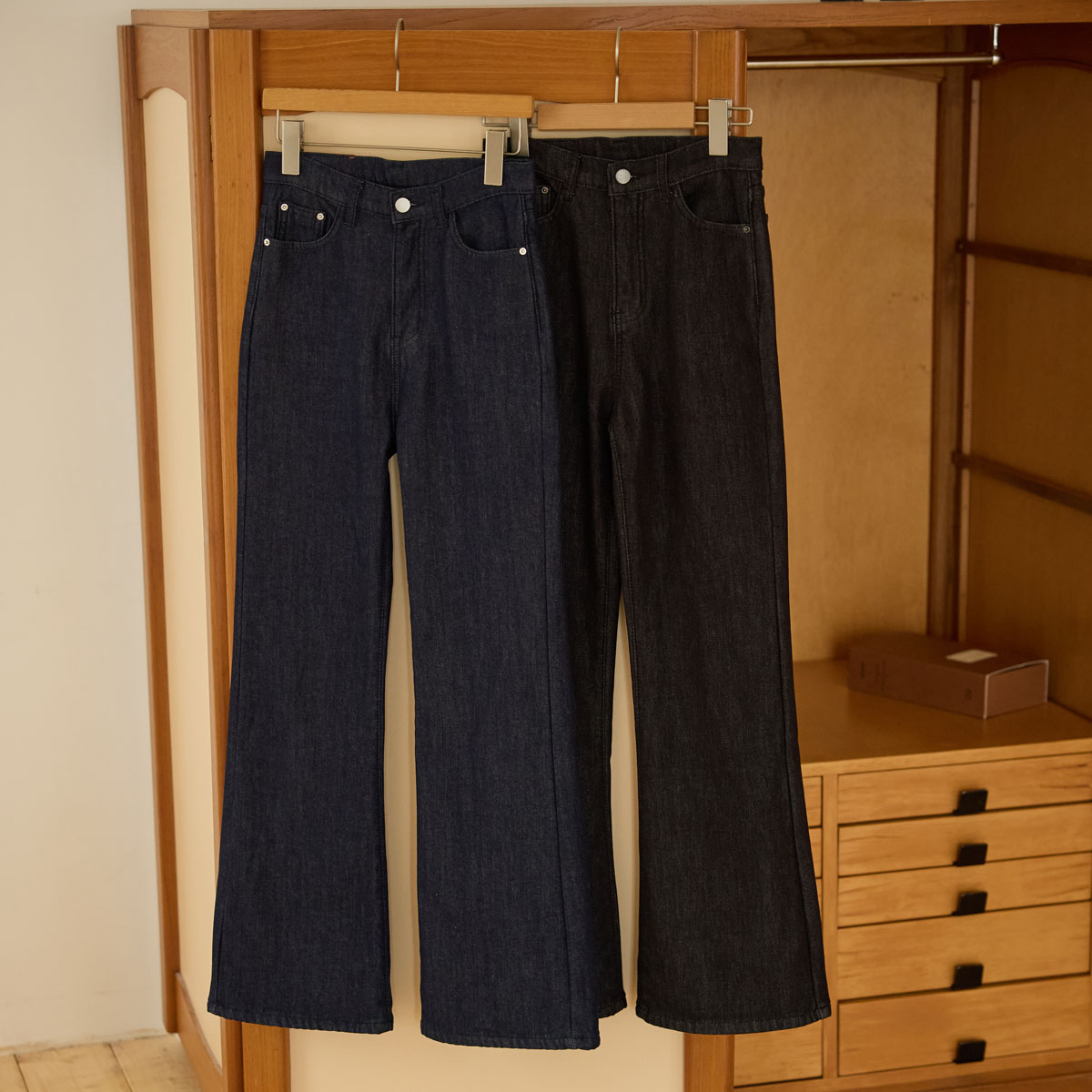 Non-fade raised fleece bootcut denim pants