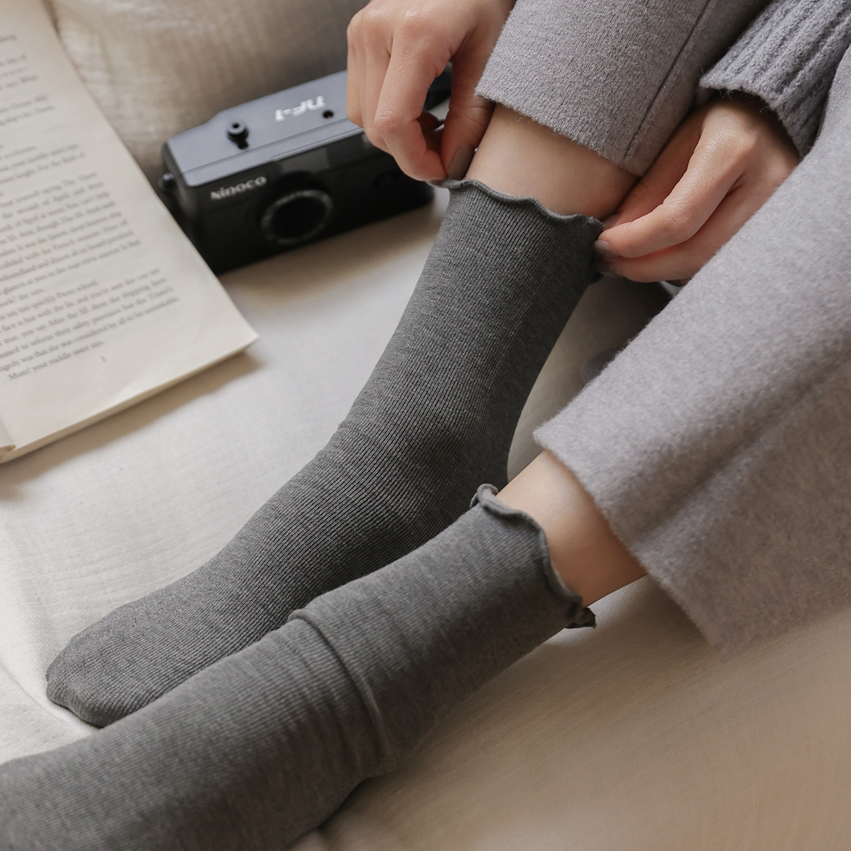 <b>[Limited-time discount]</b> Frill-collared, compression-free socks set of 3