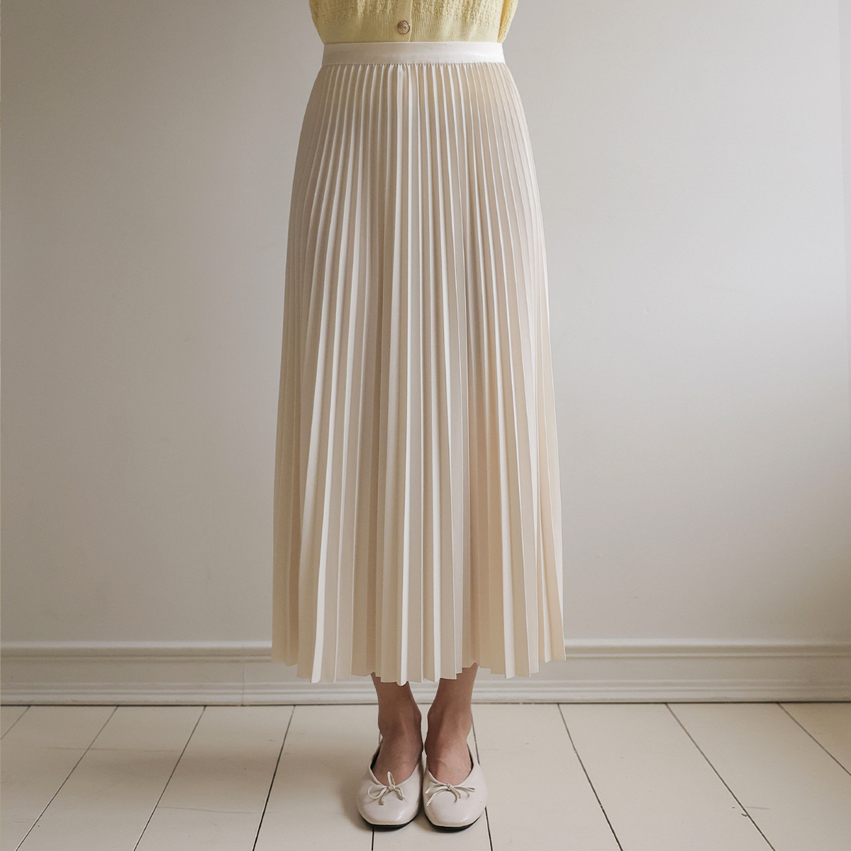 Silky Banding Pleated Skirt