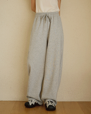 Curved wide-leg training pants