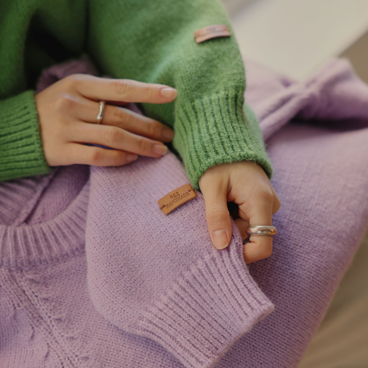 Sleeve label round knit