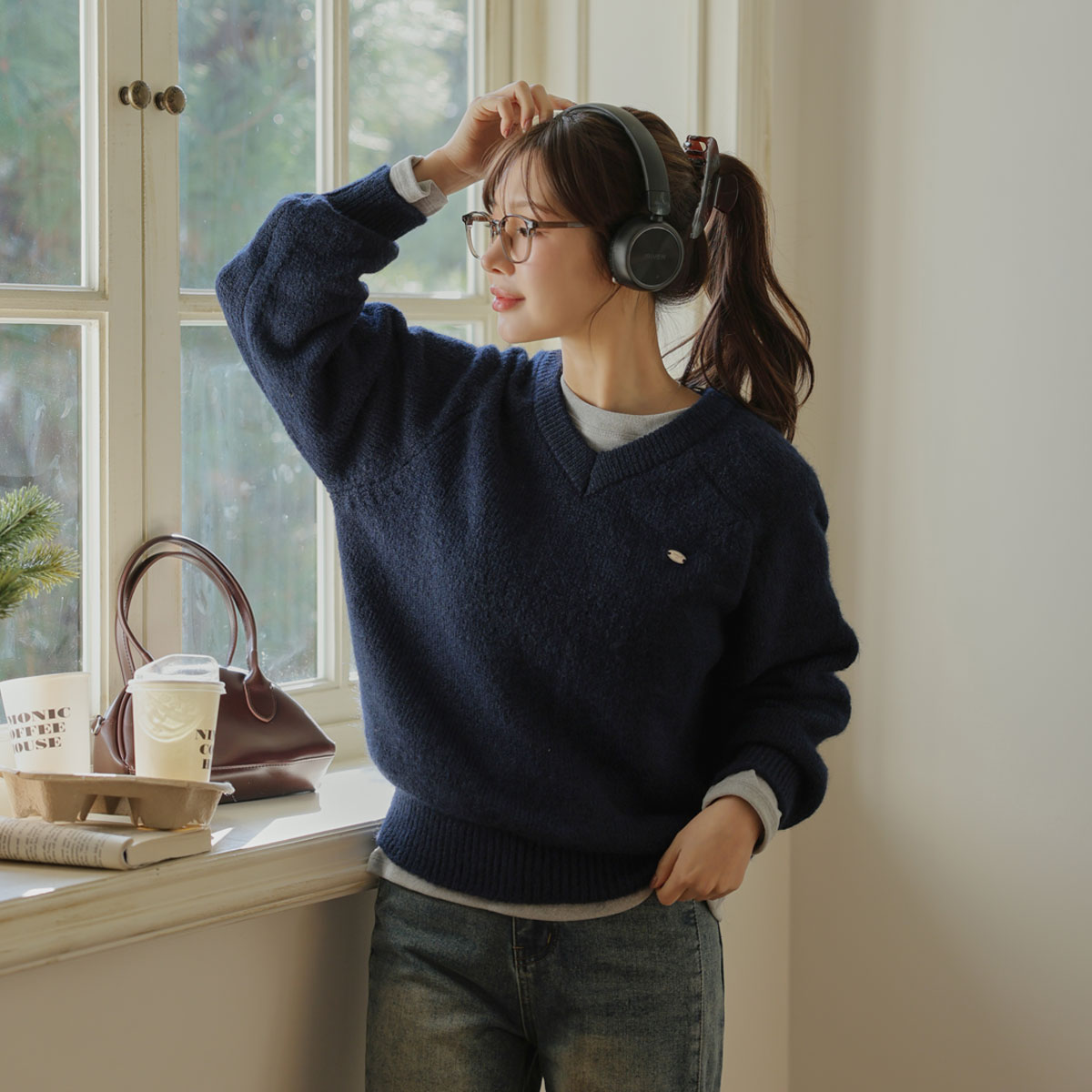 pendant hairy V-neck knit